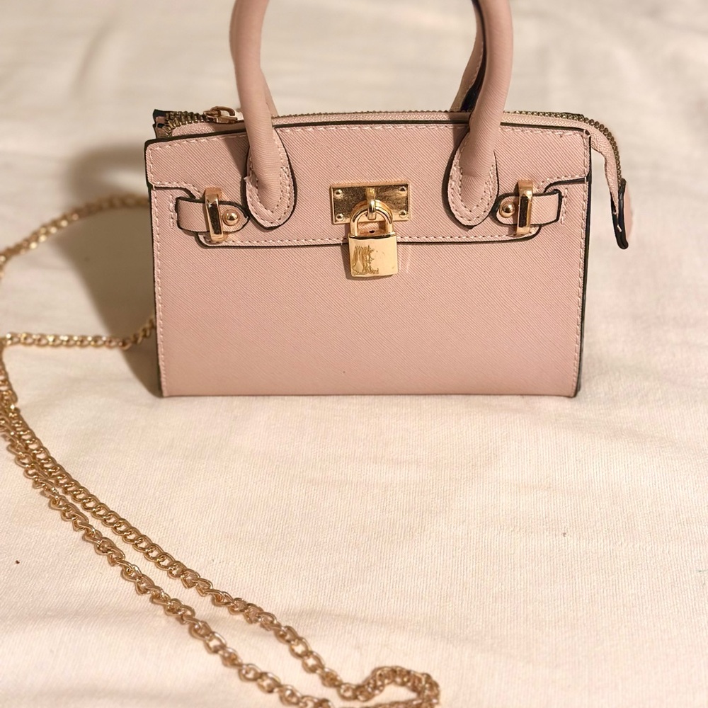 Elegant Pink Handbag with Gold Accents
